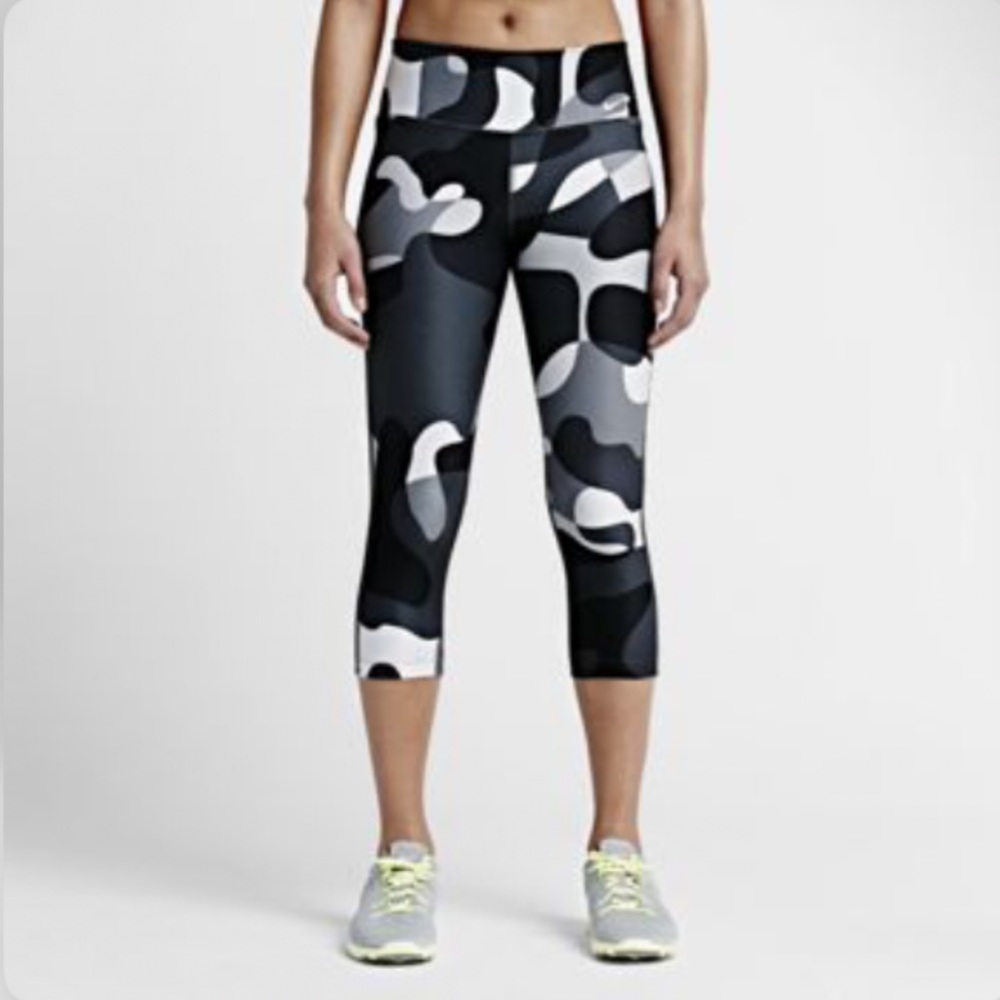 NWOT NIKE DRI-Fit Legend Camouflage Capri Tights